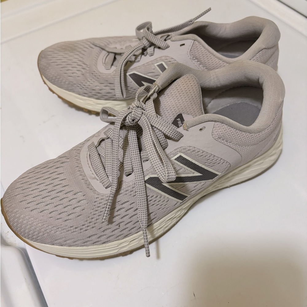 New balance light pink shoes